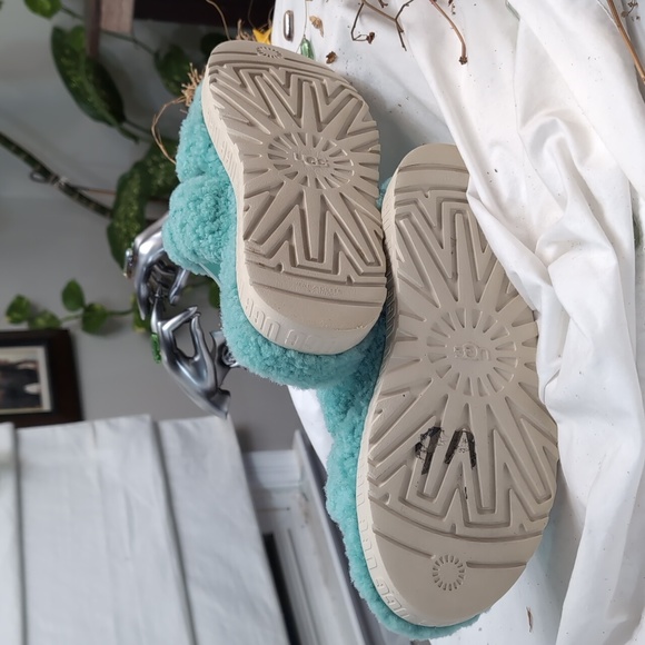 UGG Ladies green sandals - Picture 6 of 8